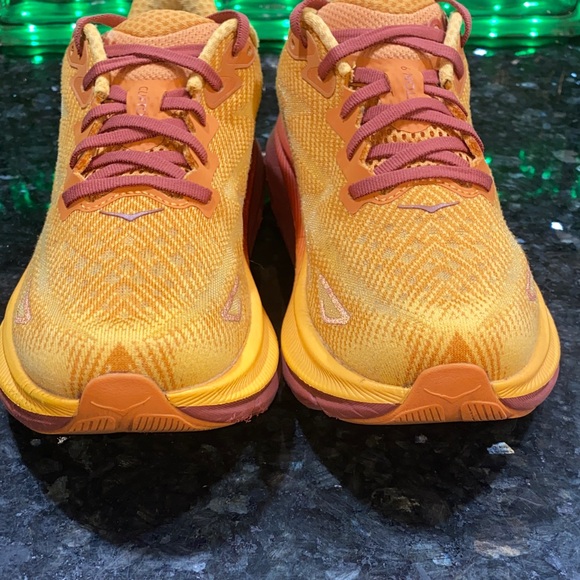 Hoka One One Clifton 9 Running Shoes Size 6.5 Amber Haze/ Sherbert - Picture 4 of 16
